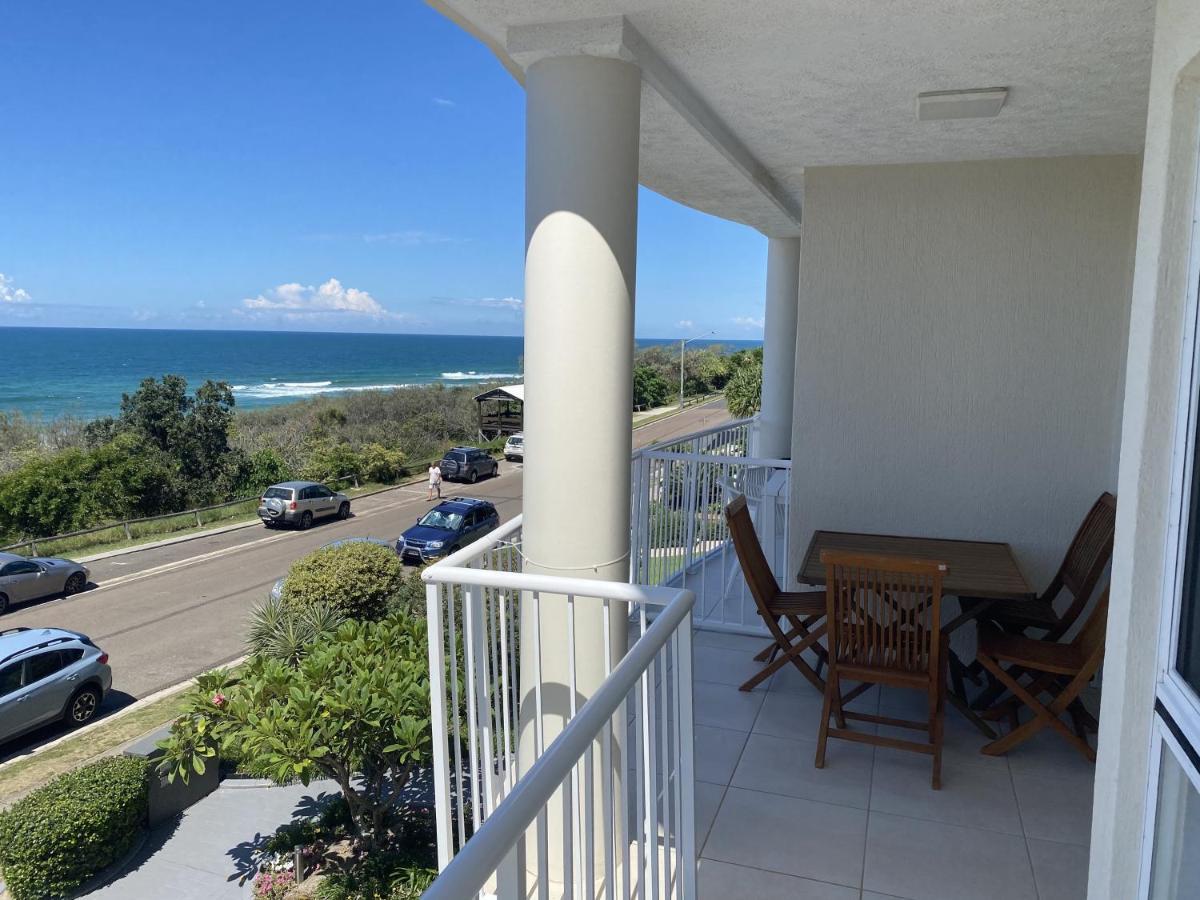 Aqua Promenade Beachfront Holiday Apartments Sunrise Beach Bagian luar foto